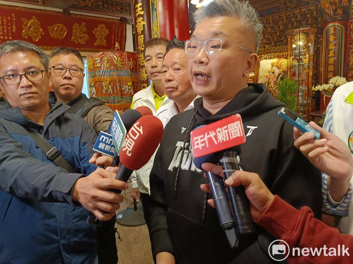 如果30萬份還不夠沒關係，他會提供AI檔供迷球自行下載列印，全民都來支持台灣棒球。 圖：唐復年/攝