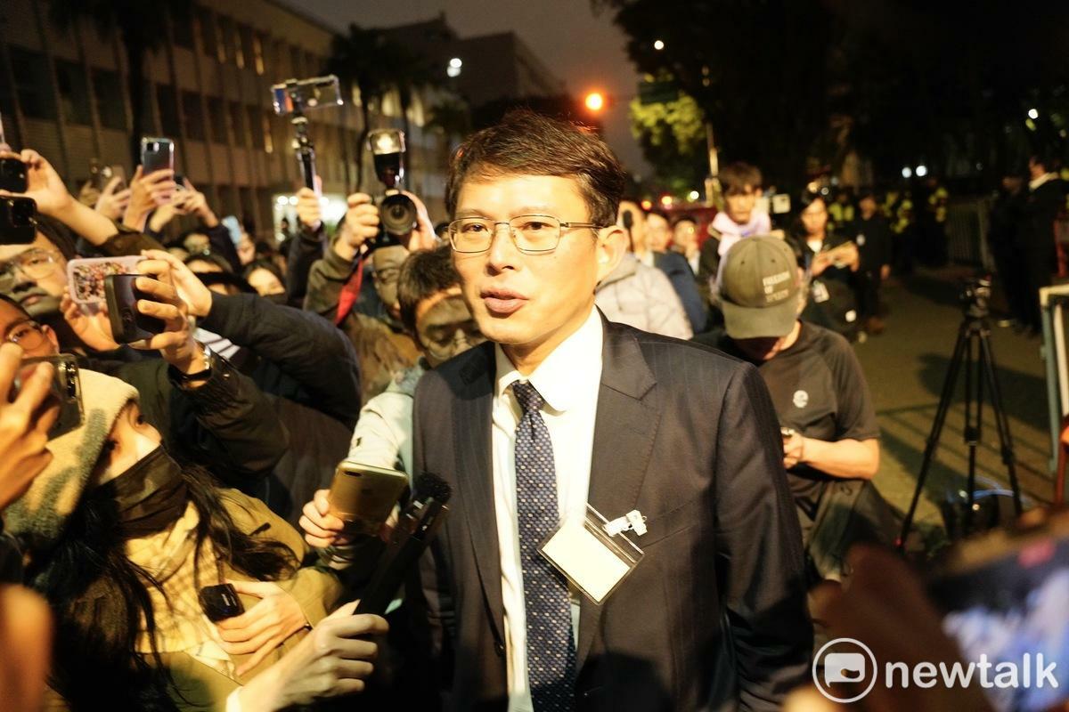 民眾黨團總召黃國昌今天哽咽提到黨主席柯文哲被關4個月，可以聽得出來「反應真的沒有那麼快了」。 圖：張良一 / 攝