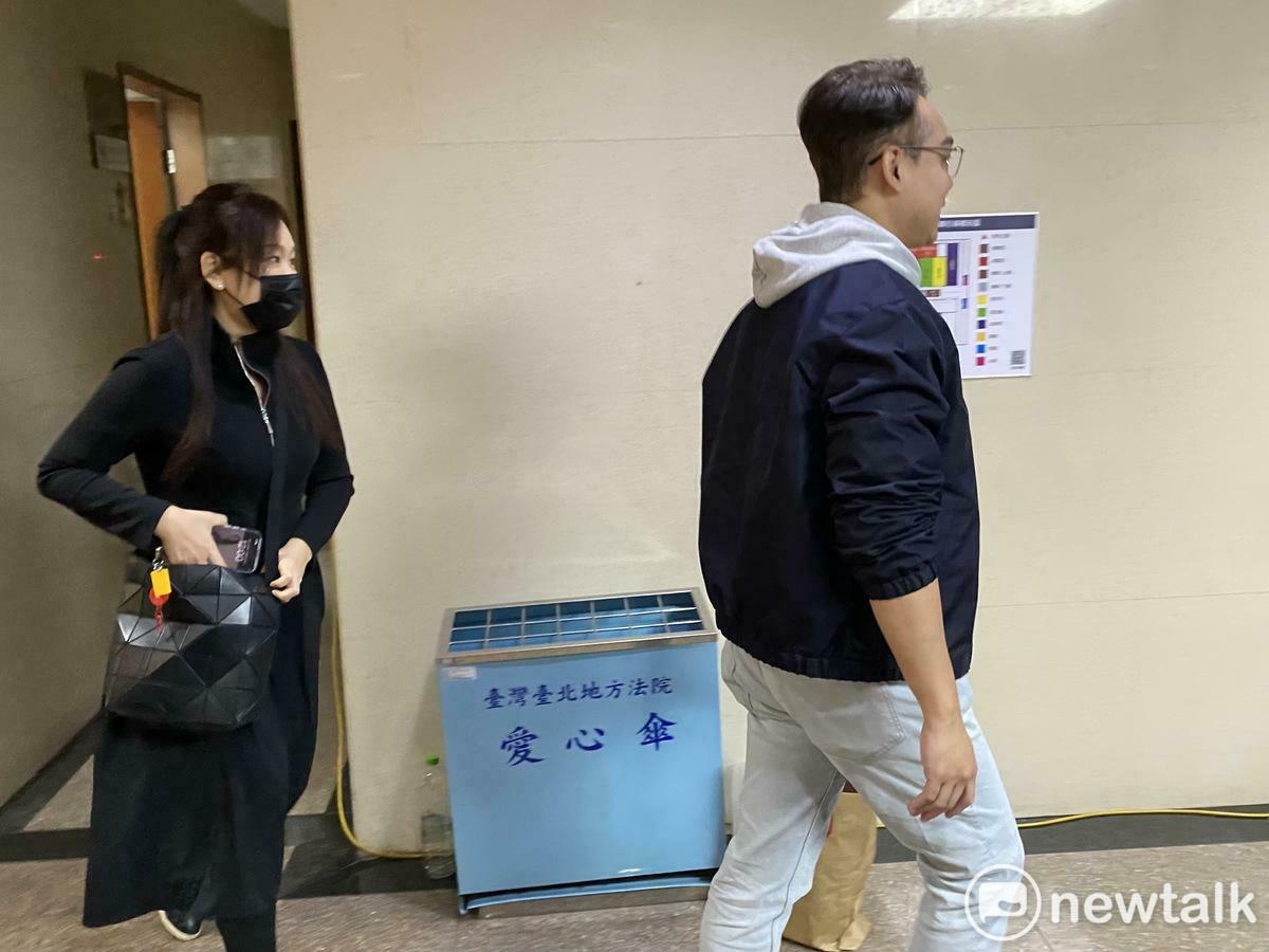 民眾黨團總召黃國昌妻子高翔（左）擔任民眾黨主席柯文哲的具保人。 圖：周煊惠／攝（資料照）