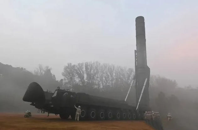 俄國很可能提供技術助北韓成功發展火星砲系列武器。圖為火星砲-19洲際彈道導彈。 圖 : 翻攝自科羅料夫