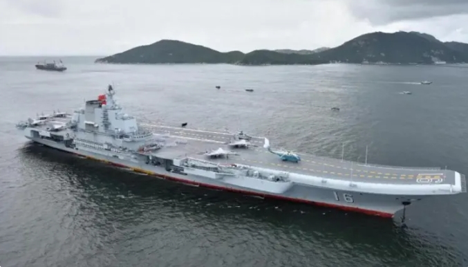 中國航母。 圖 : 翻攝自《軍哥茶話室》