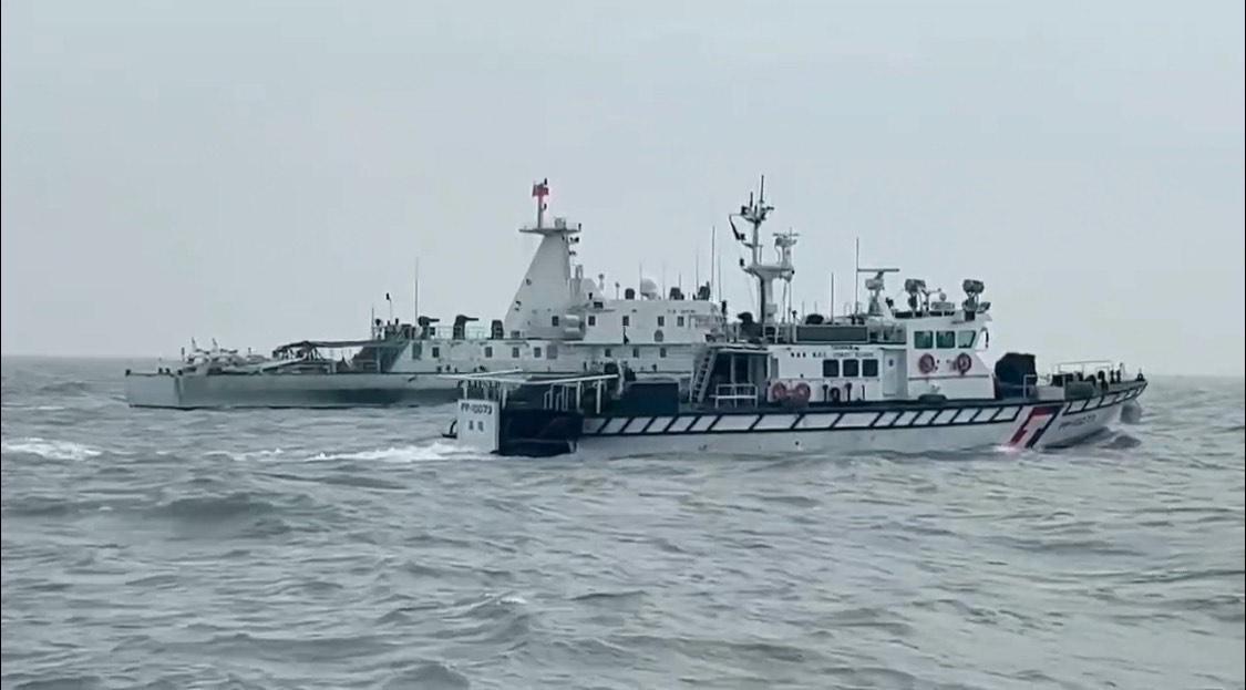 海巡署14日扣留2艘中國籍漁船、4名中國籍船員，初步證實為「越界捕撈」所致。 圖：海巡署提供 (資料照片)