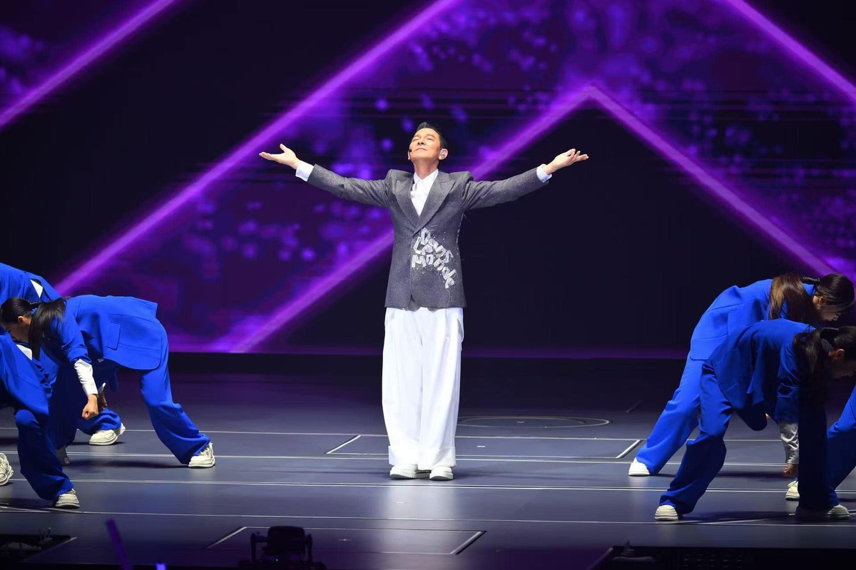對此，劉德華也親筆回應，演唱會後狀況，寫下「我沒事」，要粉絲不用擔心。 圖：翻攝自映藝娛樂臉書