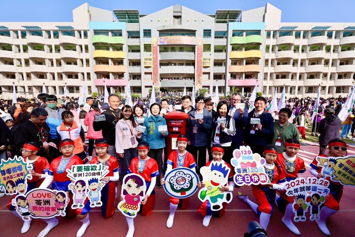 苓洲國小120週年校慶「相約2036」時光明信片活動。 圖：高雄市政府提供