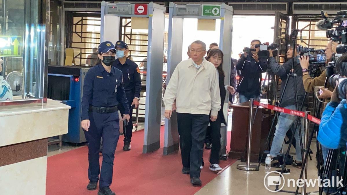 民眾黨主席柯文哲今天下午2時44分抵達北院開羈押庭。 圖：周煊惠 / 攝（資料照）