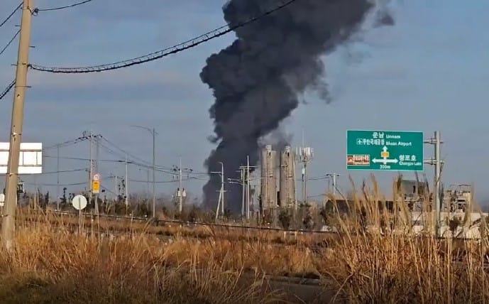 南韓濟州航空 1 架客機在 29 日發生事故，導致 179 人死亡。南韓政府決定，設立持續 7 日的國家哀悼期。 圖：翻攝自李老師不是你老師 X 帳號