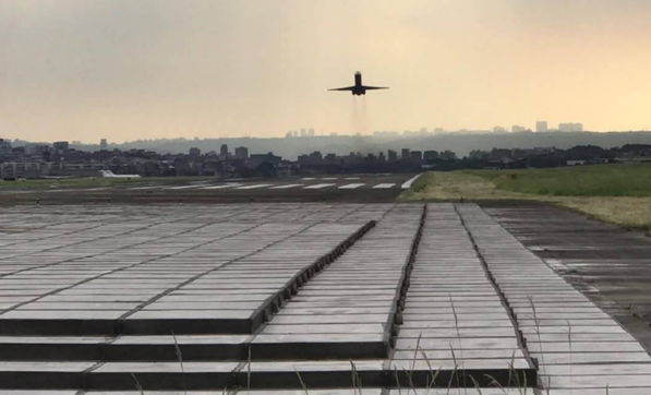 運安會主委林信得表示，松山機場裝設EMAS攔阻系統及易碎圍牆提升飛安。 圖：松山機場 ／ 提供