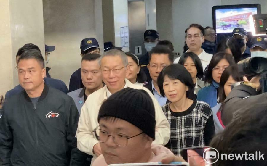 陳佩琪泣訴柯文哲像失智前兆老人 小草控「北檢下毒」網諷：打悲情牌
