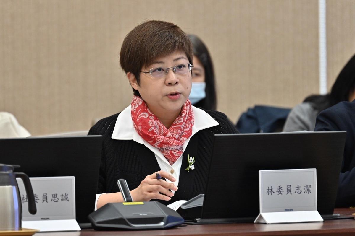 林志潔表示，這是她支援罷免連署收件以來，兩人份數相差最大的一次，並譏諷說：「不知與施淑婷發表〈罷免白痴〉的相關發文是否有關？若有，真要謝謝施處長催票！」 圖：行政院提供（資料照）