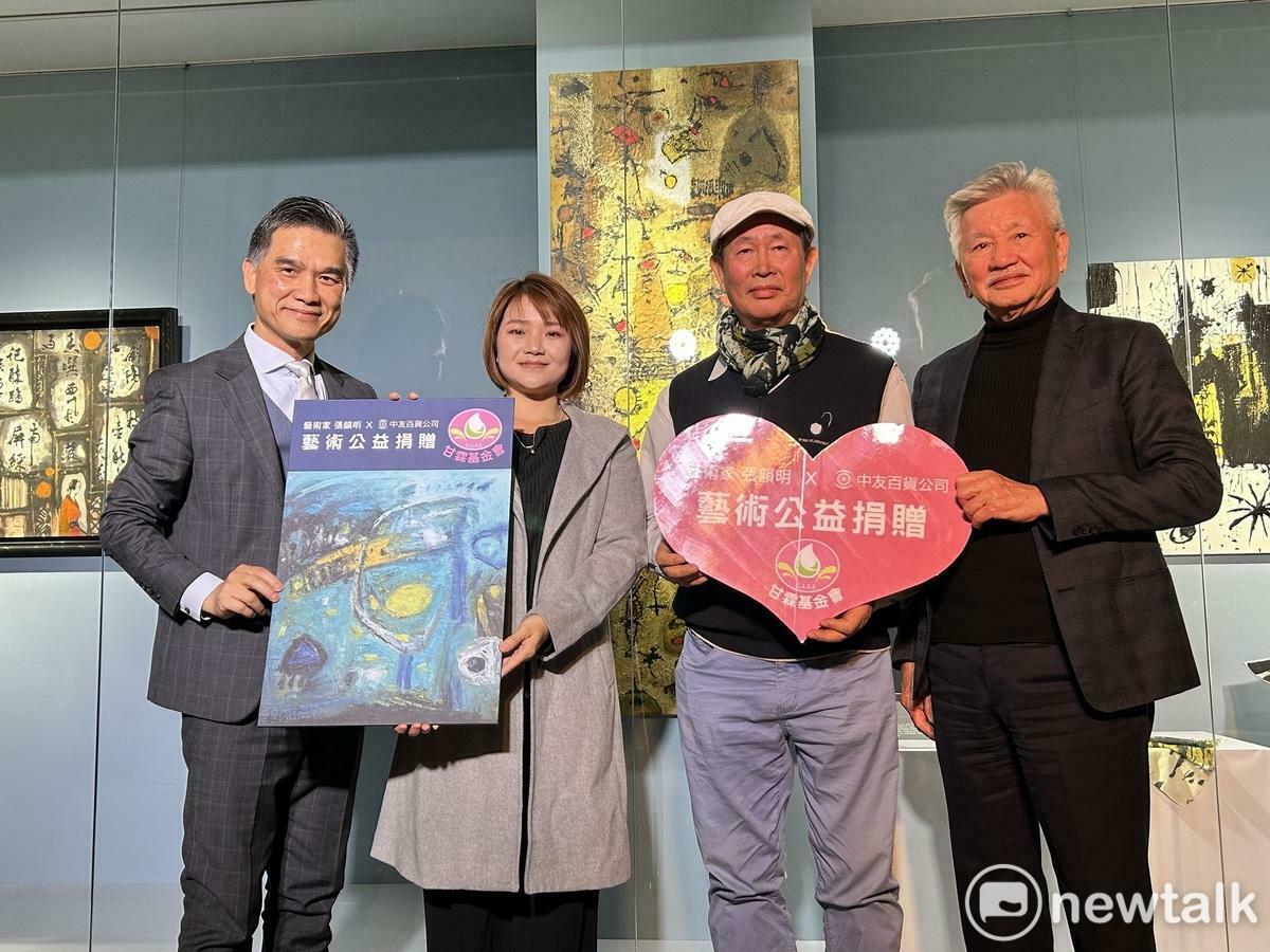 藝術家張韻明提供價值新台幣140,000元整的作品《海底之頌》義賣，全數捐贈給長久致力於關懷獨居弱勢老人與身障者的「甘霖基金會」。 圖：唐復年/攝