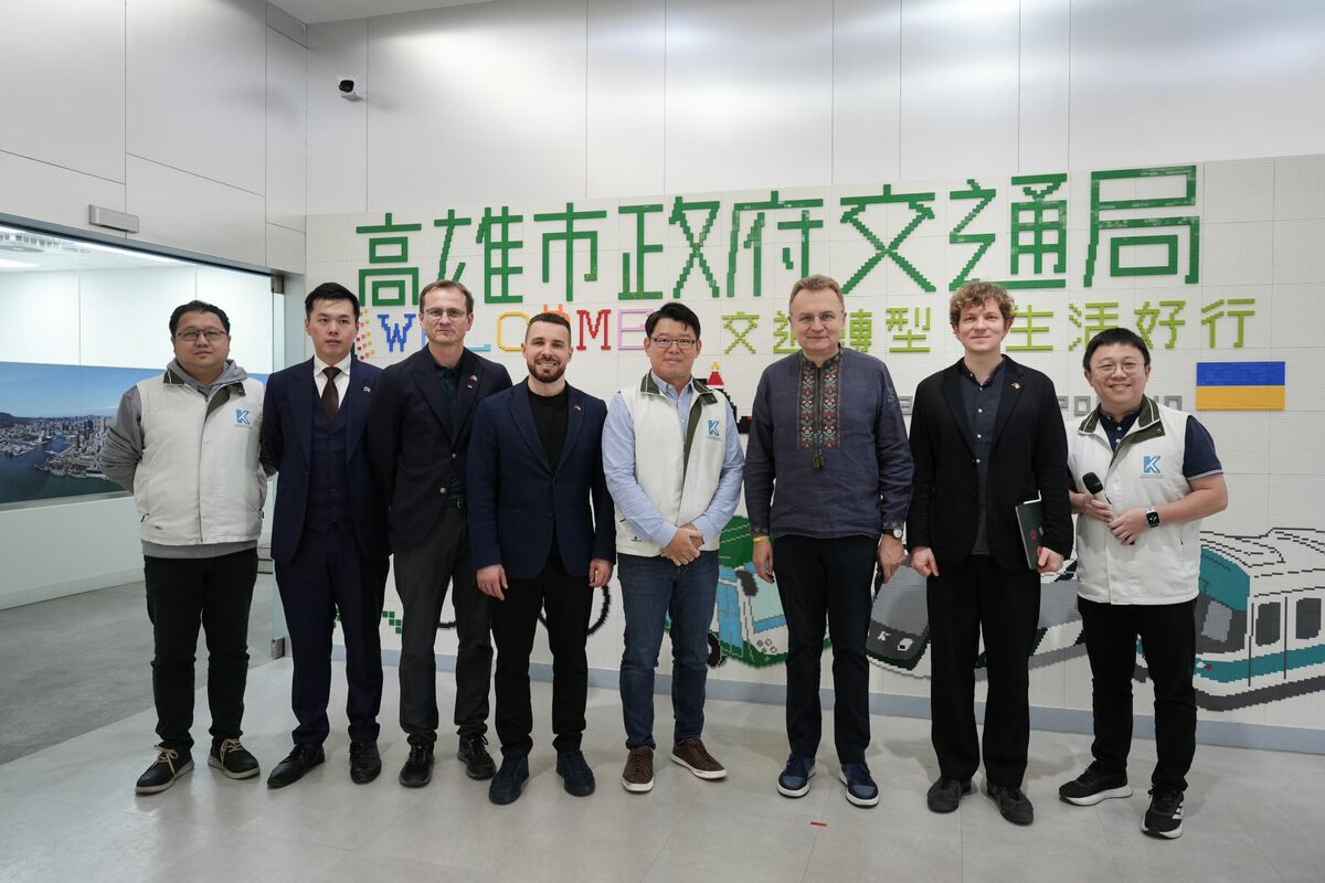 利沃夫市訪團參訪高雄市智慧運輸中心。 圖：高雄市行國處提供