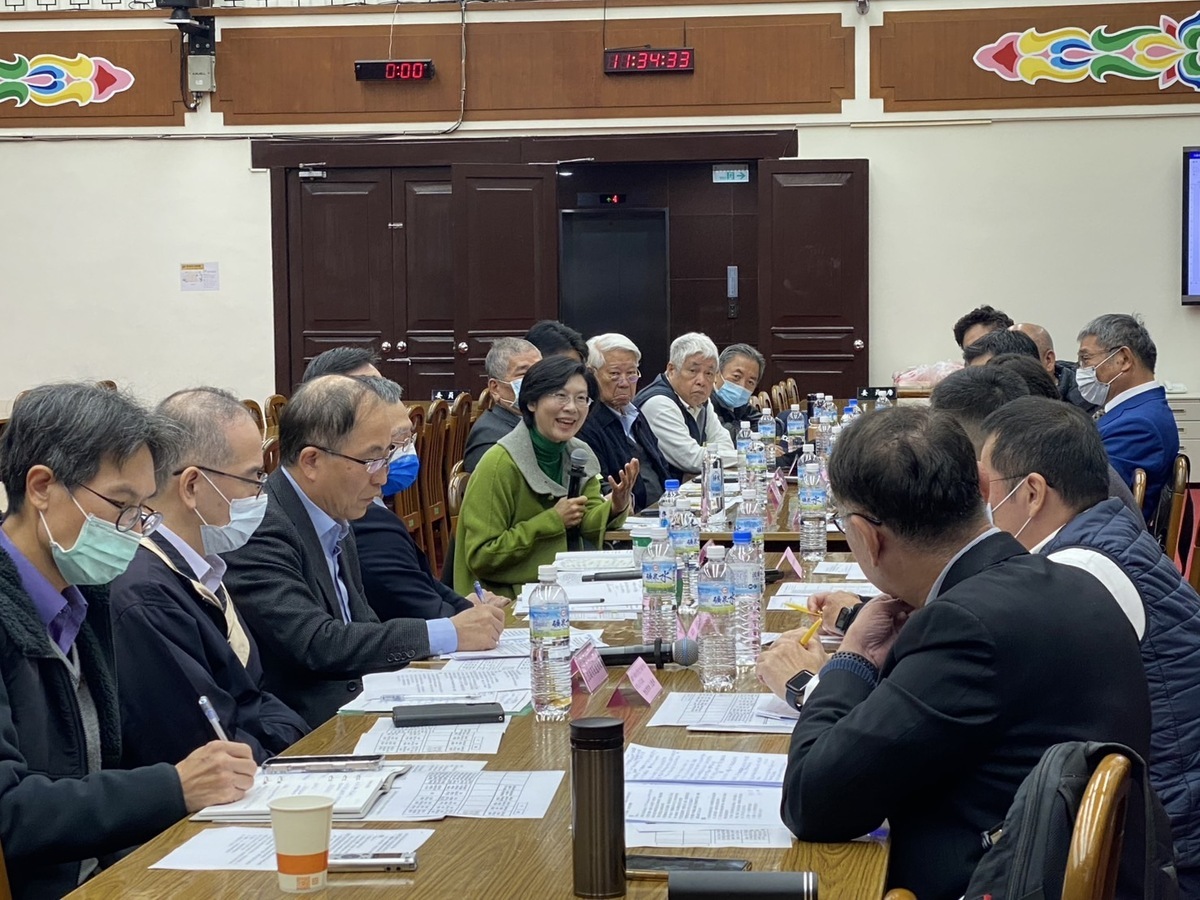 林岱樺(左五)邀集相關公私單位舉行港區作業與交通協調會。 圖：林岱樺服務處提供