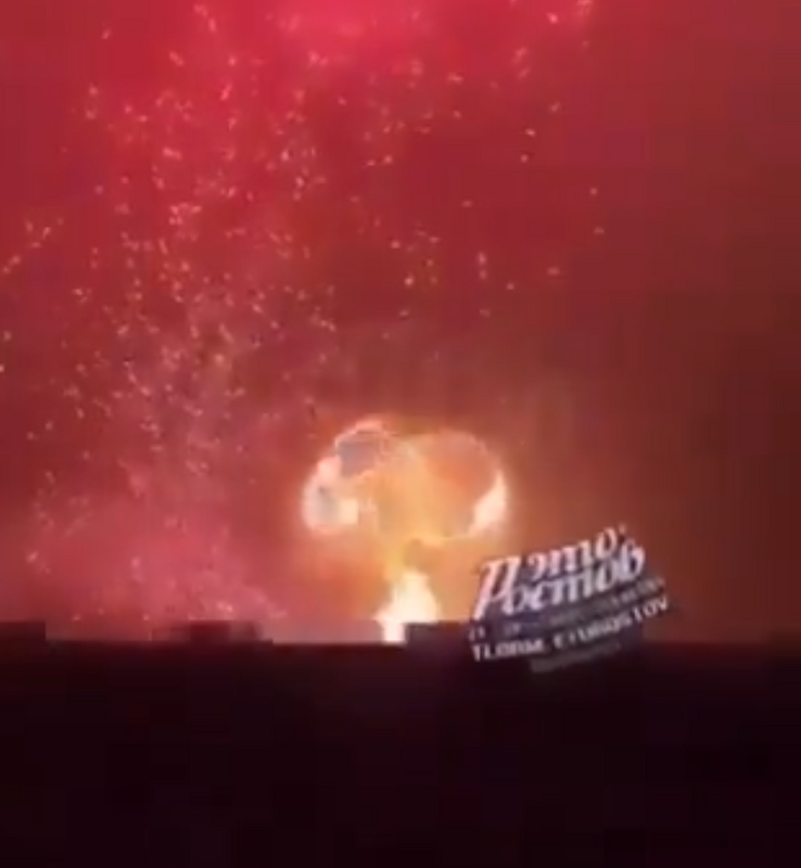 烏軍遠程無人機襲擊位於羅斯托夫州卡達莫夫斯基訓練場的俄軍大型彈藥庫。 圖：翻攝自 OFFICIAL NEWS X 帳號