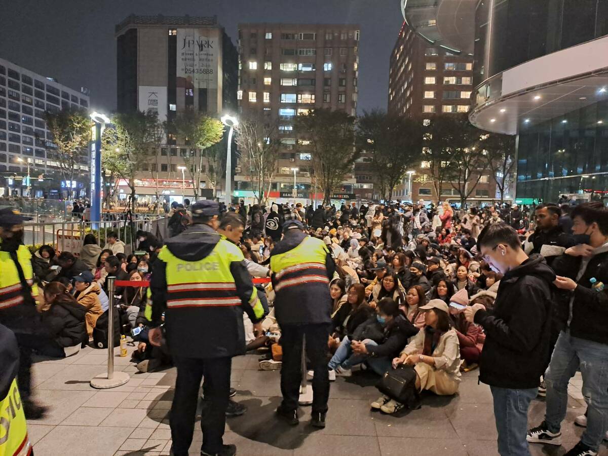 為加強旅客服務，跨年夜當天「台北捷運Go」App首推「北捷跨年進站時間即時看」功能，方便旅客掌握臺北小巨蛋站、南京三民站、國父紀念館站、市政府站、臺北101/世貿站及象山站等重點車站預估最大等候進站時間。 圖：台北大眾捷運股份有限公司／提供