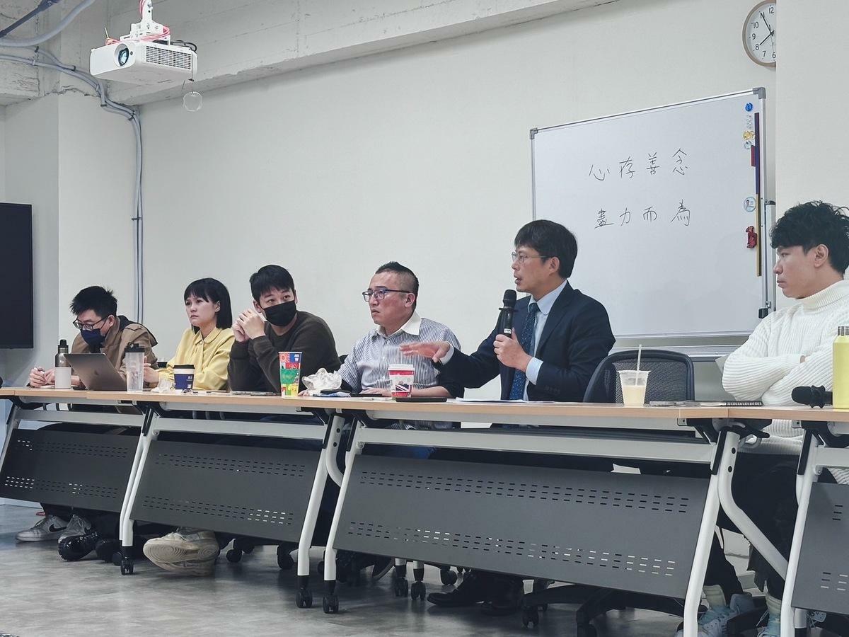 民眾黨主席黃國昌上任首日在民眾黨中央黨部召開晨會。 圖：民眾黨 / 提供