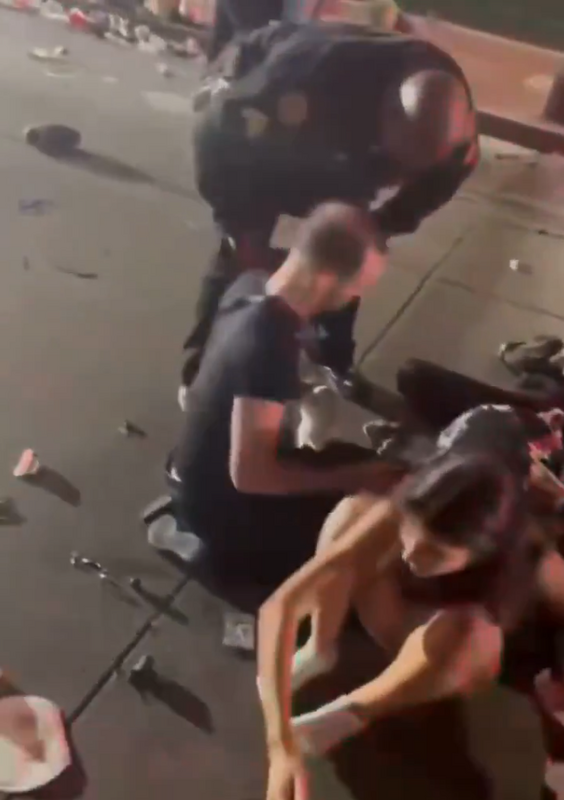美國路易斯安納州紐奧良跨年夜發生一起開車撞人事件，導致至少 15 人死亡與 35 人受傷。 圖：翻攝自 Reacción Nacional X 帳號