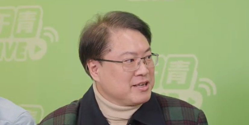 民進黨秘書長林右昌現身直播節目《午青LIVE》。 圖：翻攝自民進黨YT