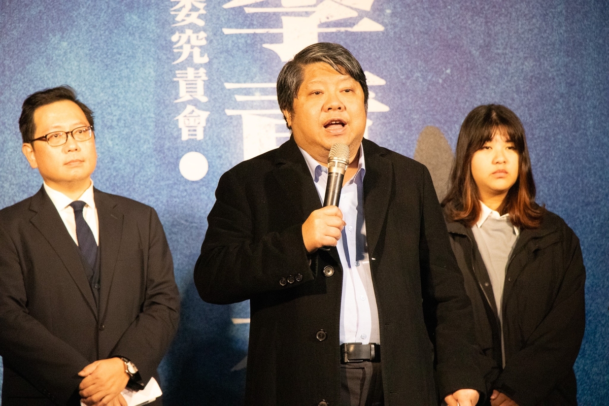 台灣經濟民主連合智庫召集人賴中強（中）在「冬季青鳥在新北，濫權立委究責會」集會進行發言。 圖：台灣經濟民主連合提供（資料照）