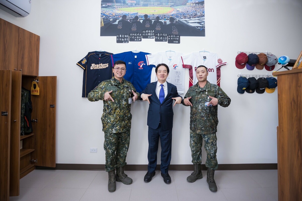 總統賴清德勗勉海軍海鋒第一大隊，並主持陸軍清泉崗營區完工啟用典禮。 圖：總統府提供
