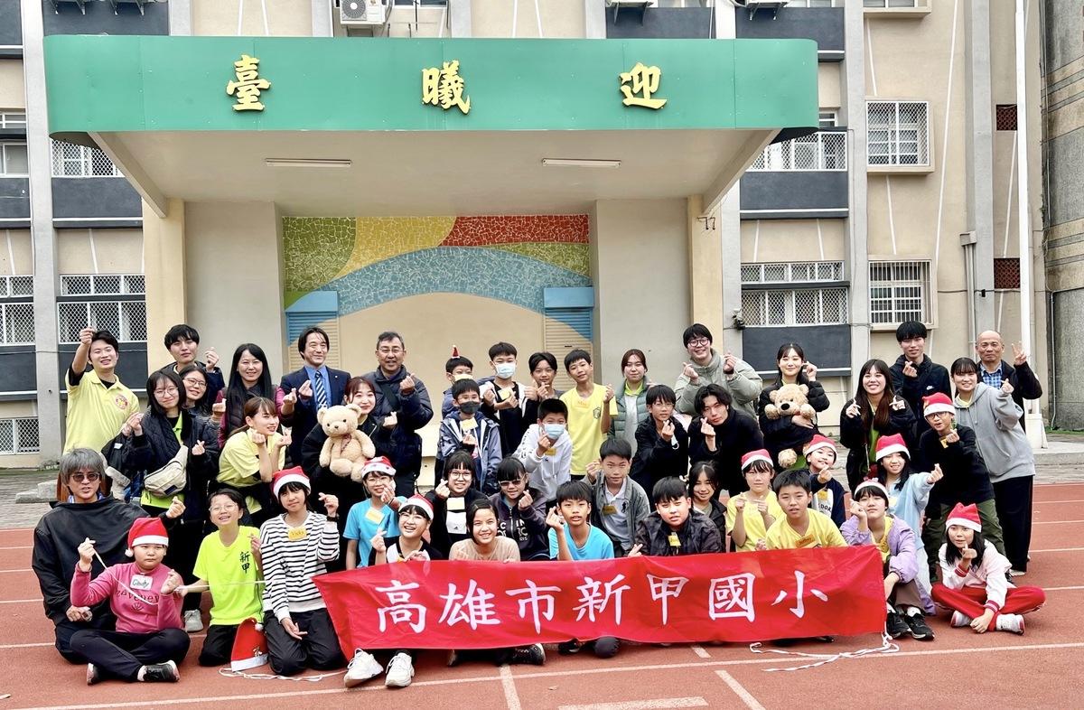 日本金澤星稜大學師生專程造訪鳳山區新甲國小。 圖：高雄市教育局提供