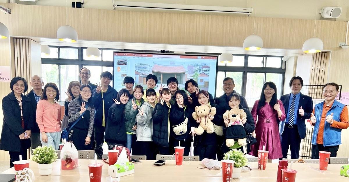 金澤星稜大學訪新甲國小因泰迪熊結緣。 圖：高雄市教育局提供