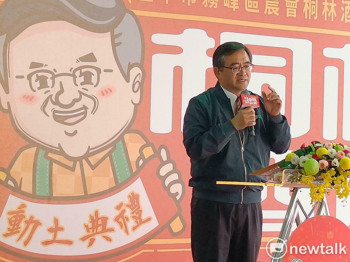 黃景建花了近20分鐘講述桐林酒廠的籌辦過程。 圖：唐復年/攝
