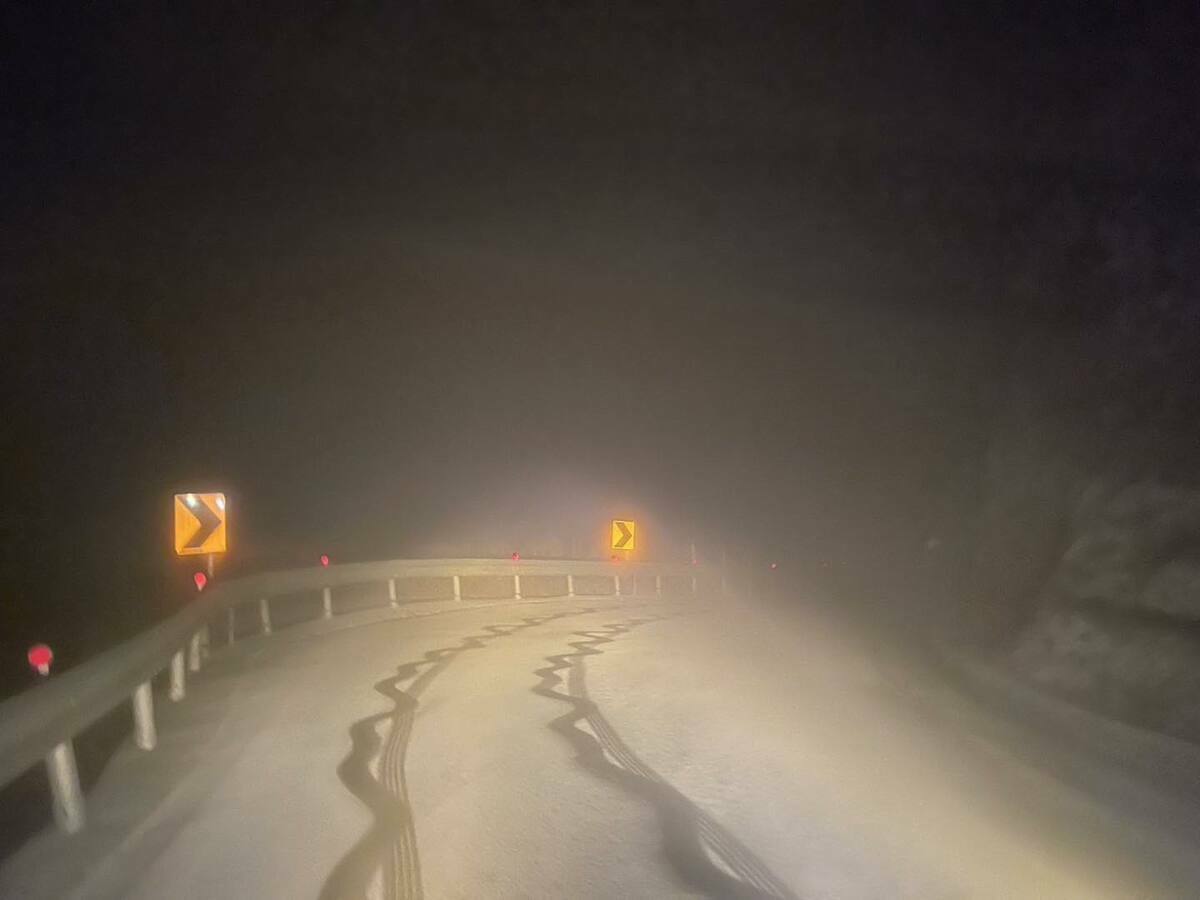 公路局埔里工務段公告，5日晚間10點起31K至33K路段限加掛雪鏈通行。 圖：翻攝中橫路況交通資訊站臉書