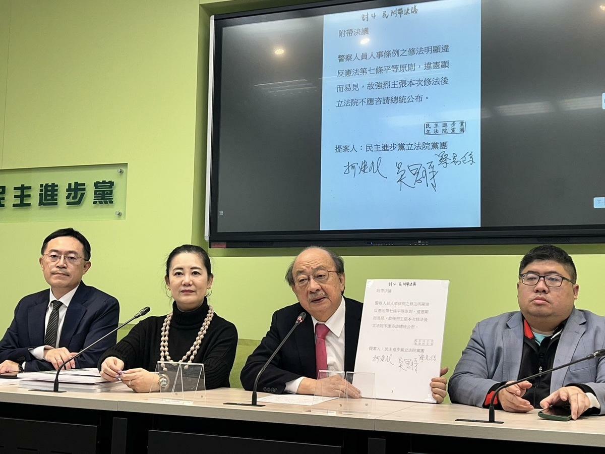針對藍白強推警察年改三讀，民進黨團放話一定會提出釋憲。 圖：金大鈞/攝