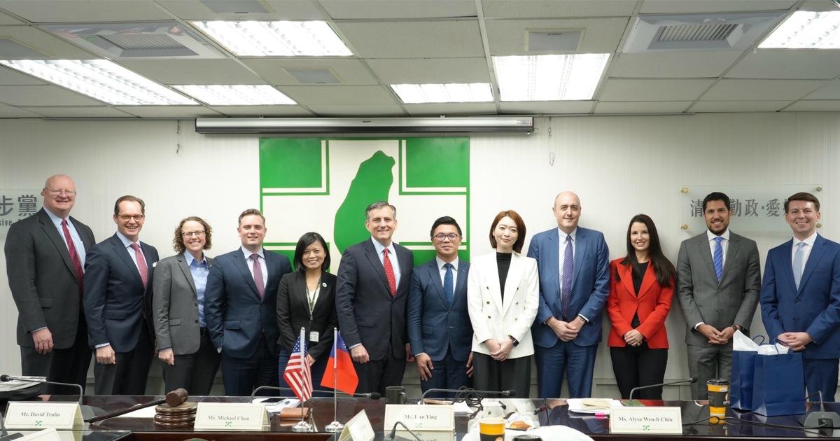 美國雷根總統基金會暨紀念中心（RRPFI）訪團拜訪民進黨。 圖：民進黨提供