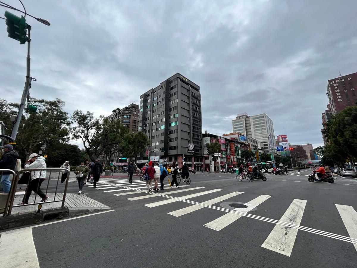 過年還會再冷，林老師氣象站說，根據今晨歐洲ECMWF最新數值模式模擬結果顯示，過年前，還有1波超強冷氣團將會南下。 圖：林岑韋／攝