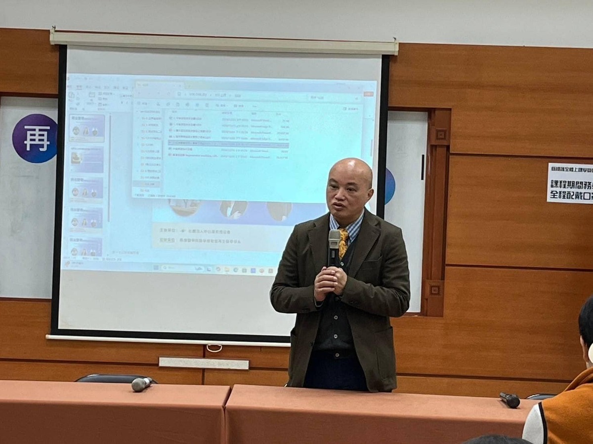 理事長楊聰榮指出，台灣的民主成果受國際肯定，更被視作民主楷模，但近來國會修法亂象令人怵目驚心，民主社會下的立法院的藍白立委不遵守民主機制，破壞三權分立，甚至已近乎破壞民主為本務違憲亂紀，持續用不討論、表決不具名等方式粗暴修法，除破壞民主，更恐讓國家陷入混亂危機。 圖：取自中台灣教授協會粉絲專頁