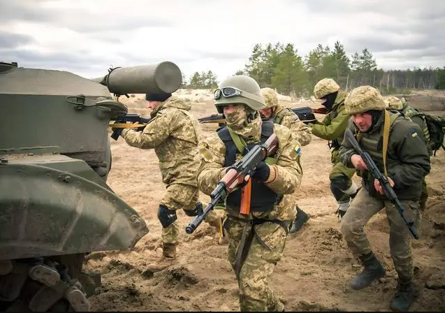 烏克蘭軍方成功截聽北韓軍隊的無線電通話，揭示其在前線面對重大損失的困境。 圖：翻攝自《騰訊網》
