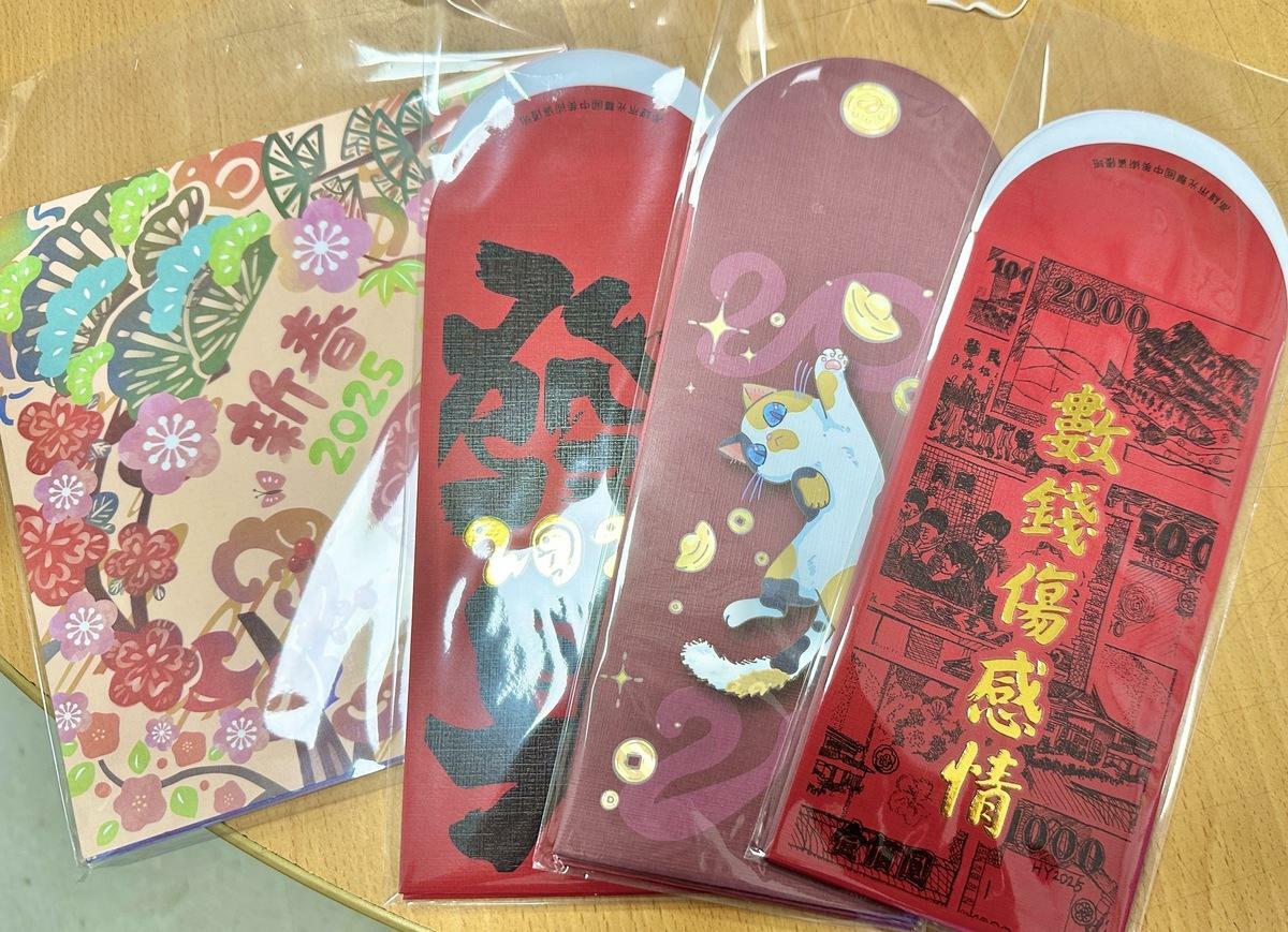 光華國中美術資優班設計的紅包袋。 圖：高雄市教育局提供