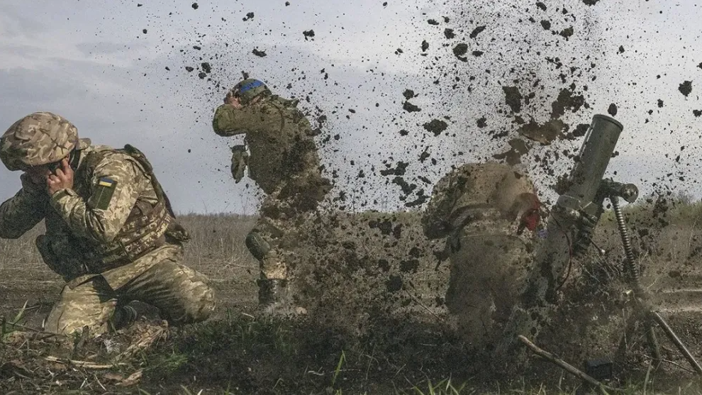 烏克蘭利用先進的無人機技術和自動榴彈發射器，對北韓士兵的步兵陣線進行精準打擊。 圖:翻攝自騰訊網