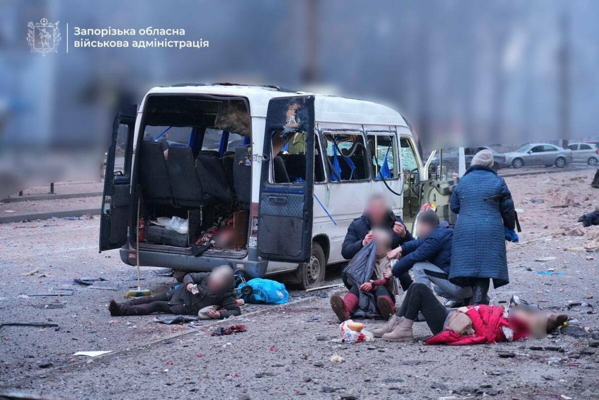 俄羅斯先後使用彈道飛彈及 GBU 飛彈攻擊該地，造成 13 人死亡、18 人受傷，總傷亡人數已達 30 人。 圖:翻攝自X帳號@nexta_tv
