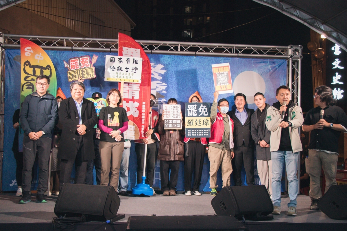 「冬季青鳥在台中，濫權立委究責會」8日晚間在台中市樂成宮舉行，吸引千人踴躍參加。 圖：經民連提供