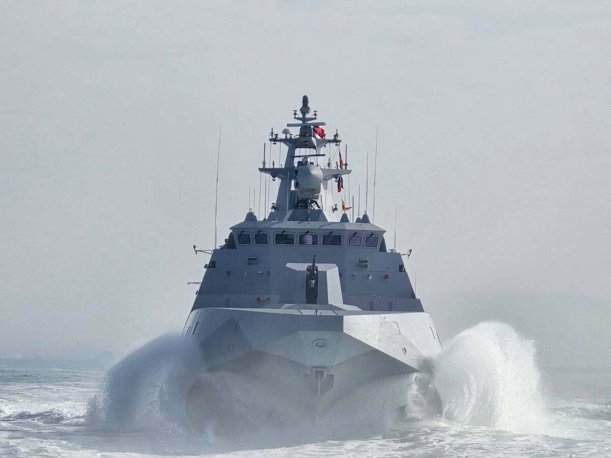 國軍「114年春節加強戰備」活動，海軍沱江級巡邏艦緊急出港，操演濱海打擊作戰。 圖：翻攝「臉書」國防部發言人粉絲專頁