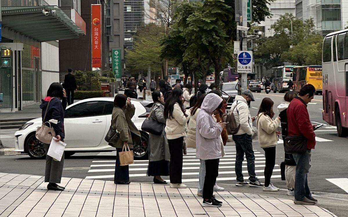 強烈冷氣團水氣減少！氣象專家：明起轉乾冷 留意早晚溫差