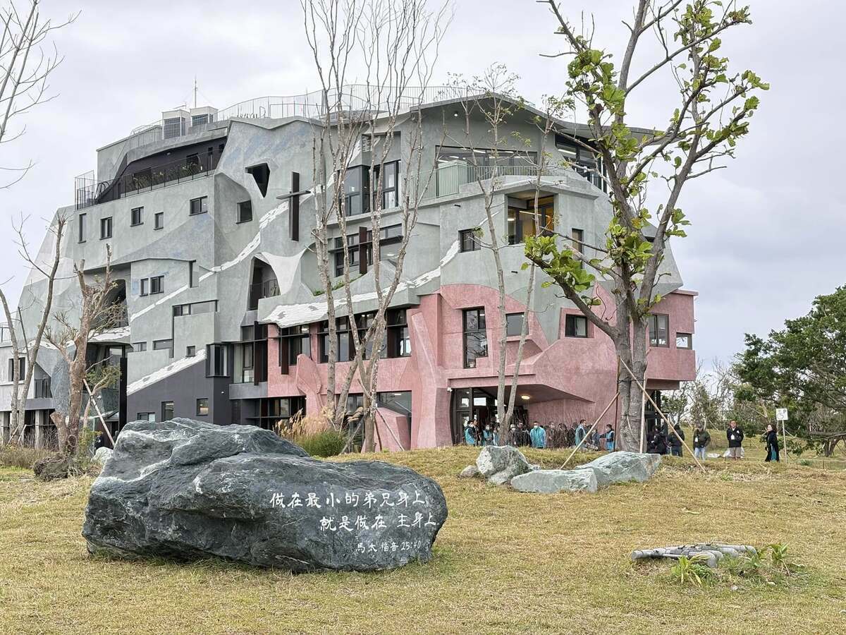 音樂人李宗盛出售北投老家捐助興建的門諾吉安長照園區的長照大樓「年華樓」。 圖：門諾醫院提供