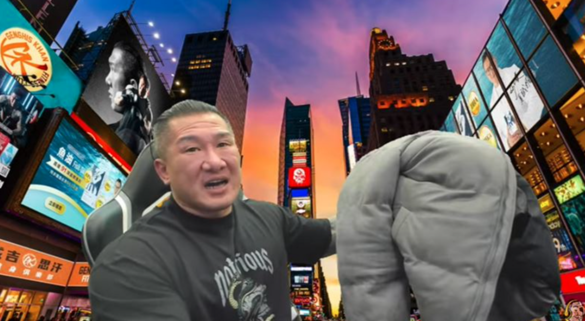 館長近期宣傳自家品牌的羽絨衣時，大讚中國製造的羽絨外套品質好、價格便宜，更嘆道「台灣怎麼競爭？」。 圖：翻攝自館長YT頻道