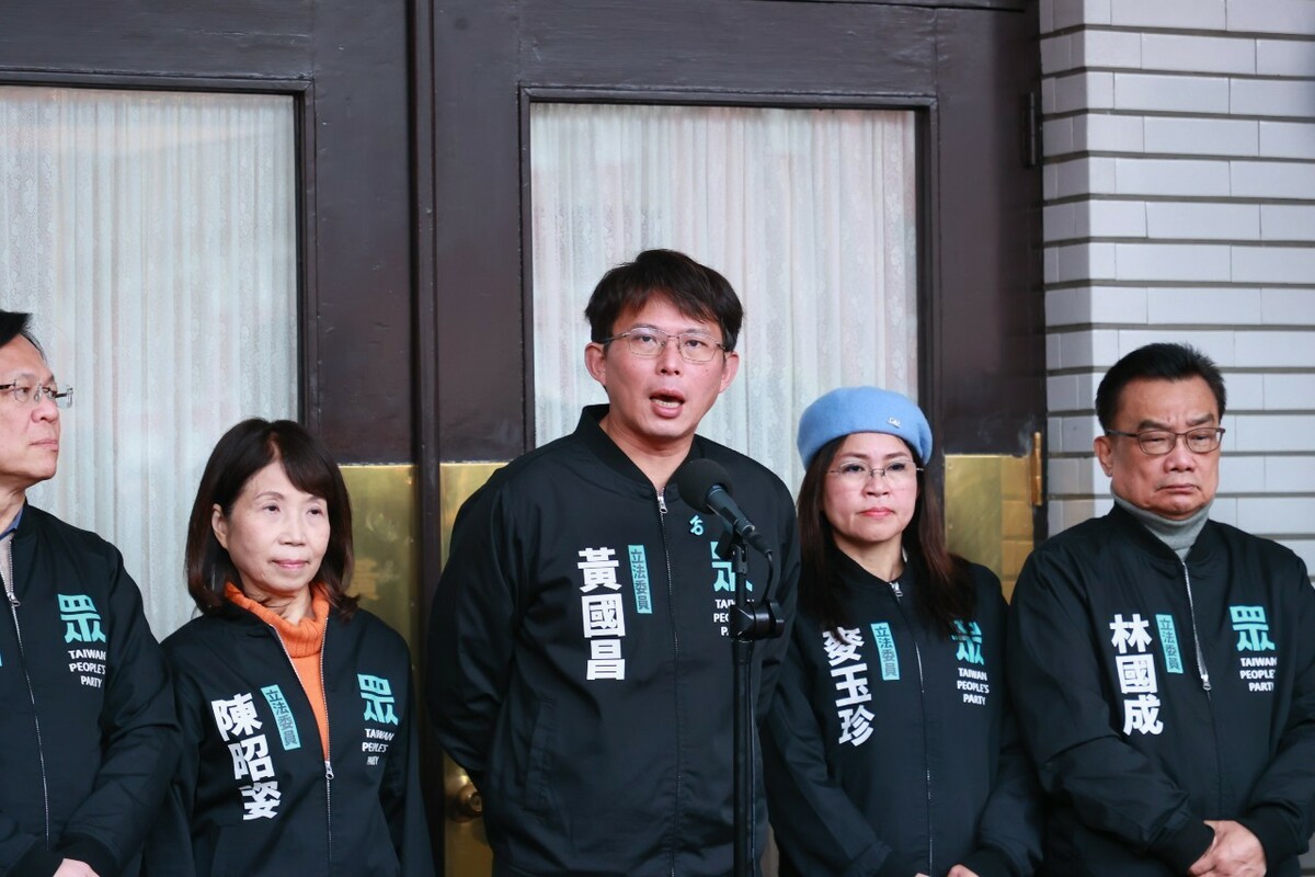 民眾黨團總召黃國昌（中）。 圖：民眾黨 / 提供