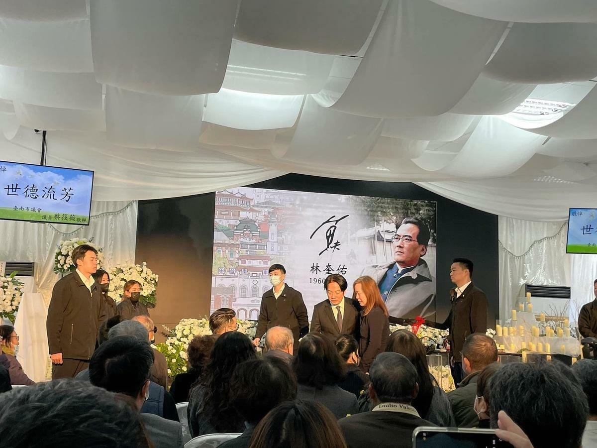 總統賴清德也前往現場悼念，並頒發褒揚令。 圖：翻攝自 羅東鎮民代 吳鳴佐 臉書