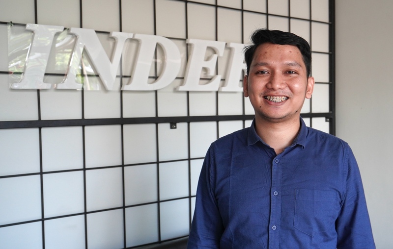 印尼經濟與金融發展研究機構（INDEF）經濟學家費拉斯（Izzudin Al Farras Adha）對iPhone 16禁售令表示支持，但強調政府需確保蘋果透過建立工廠、招募當地員工及技術轉移，為投資增加更多價值。 圖：中央社