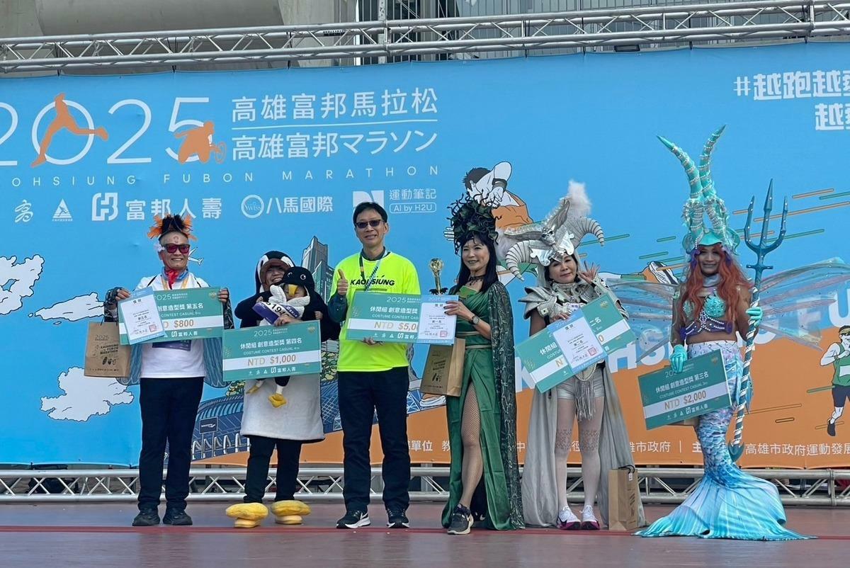 創意造型獎前三名服裝皆由「百變女王」林惠萍所設計。 圖：高雄市運發局提供