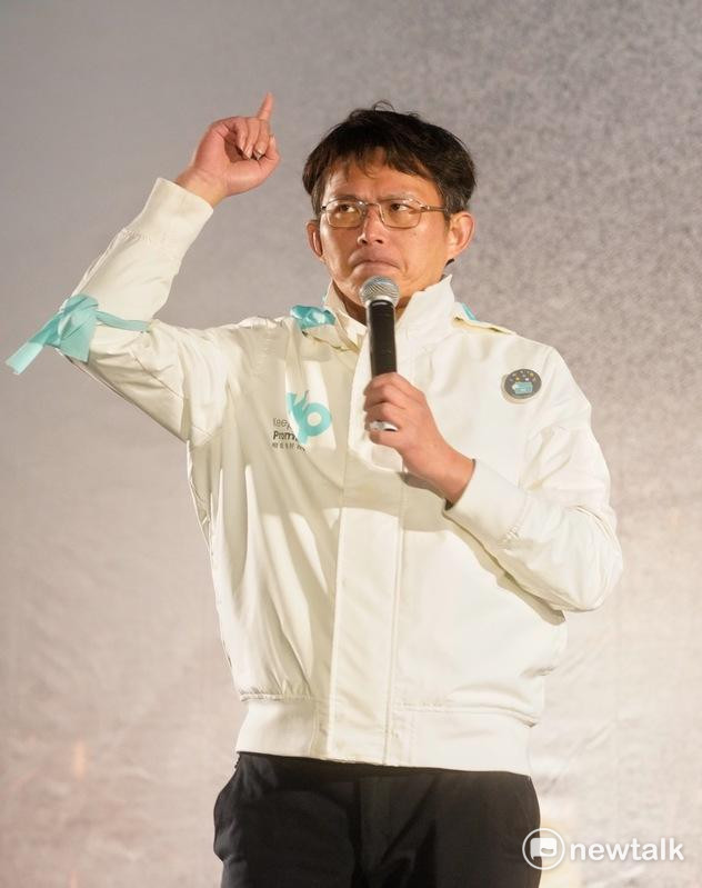 民眾黨今舉行「111釘孤枝」活動，嗆賴政府「綠色威權、司法不公」，民眾黨主席兼黨團總召黃國昌致詞。 圖：張良一 / 攝