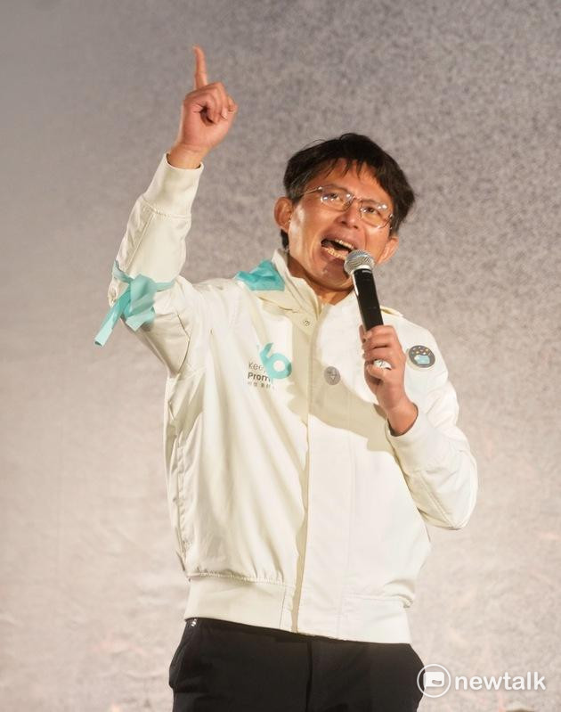 民眾黨今舉行「111釘孤枝」活動，嗆賴政府「綠色威權、司法不公」，民眾黨主席兼黨團總召黃國昌致詞。 圖：張良一 / 攝（資料照）