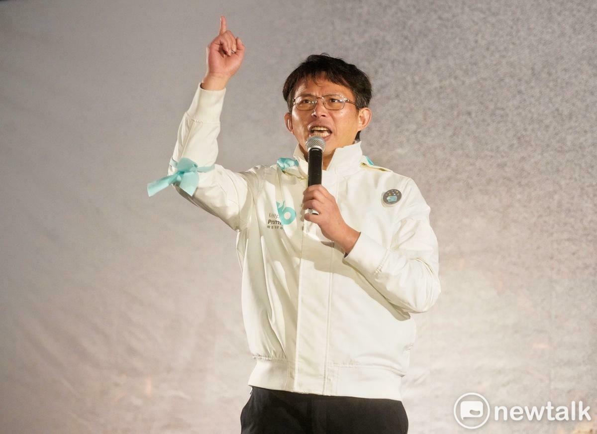 民眾黨今舉行「111釘孤枝」活動，嗆賴政府「綠色威權、司法不公」，民眾黨主席兼黨團總召黃國昌致詞。 圖：張良一 / 攝（資料照）