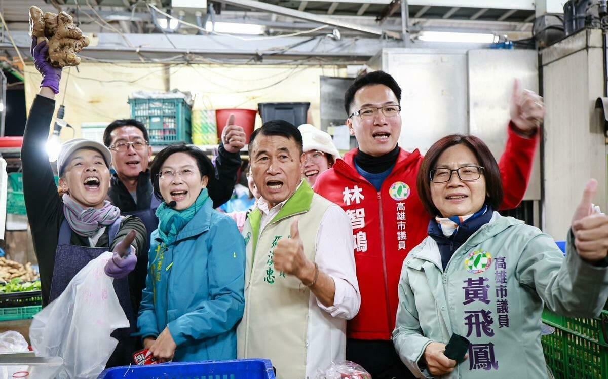 鳳山果菜市場拜票 林岱樺爭取市民對高雄市長初選支持