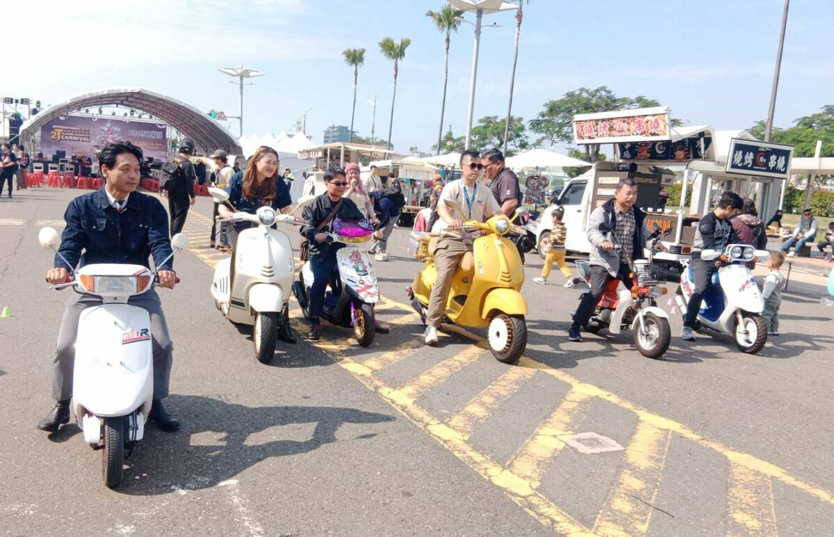 別開生面的Scooter比慢賽。 圖：孫家銘攝