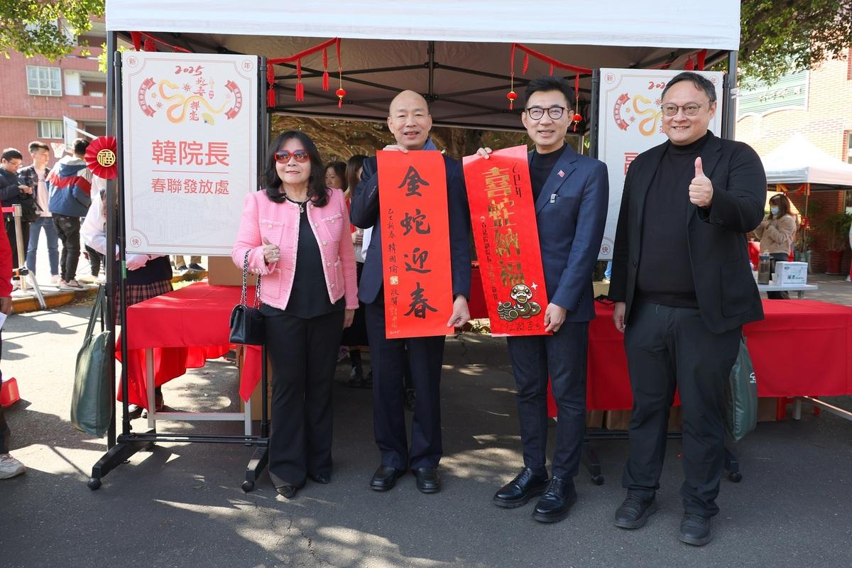 立法院長韓國瑜出席中辦春聯揮毫活動。  圖：立法院中辦/提供